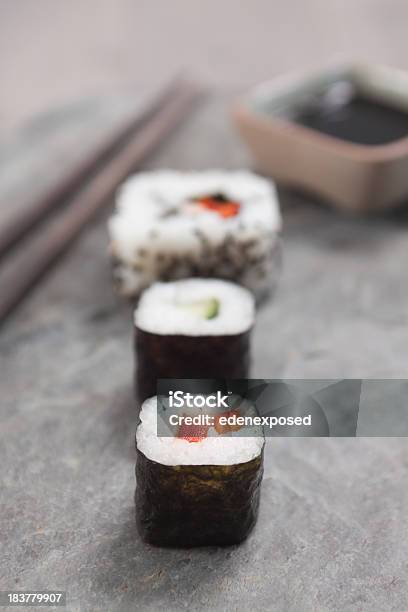 Foto de Sushi Maki e mais fotos de stock de Alimentação Saudável - Alimentação Saudável, Antepasto, Ardósia