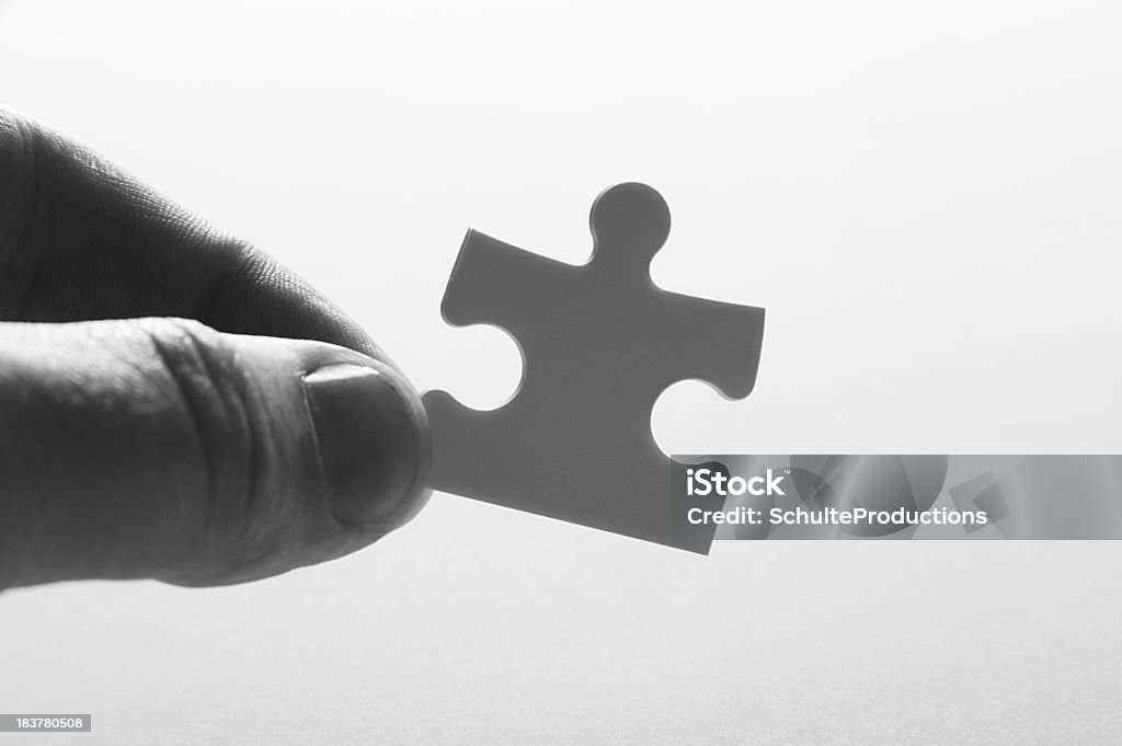 Persona con Puzzle pezzo - Foto stock royalty-free di Affari