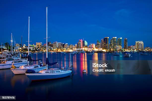 Foto de Tranquilo Porto De San Diego e mais fotos de stock de San Diego - San Diego, Noite, Silhueta urbana