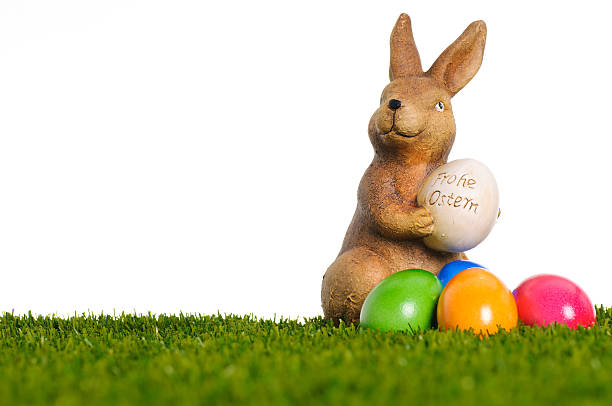пасхальный кролик с яйца куча из - easter egg figurine easter holiday стоковые фото и изображения
