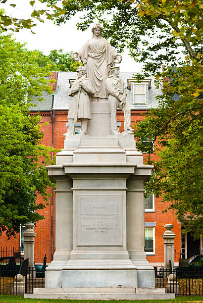 istock Statue commemorating soldiers who fought in Civil War 183781507