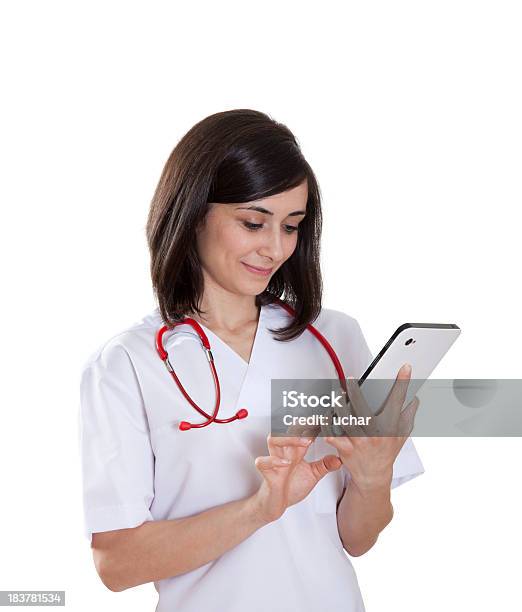 Ao Ler O Tablet Digital Médico Lhe Prescreveu - Fotografias de stock e mais imagens de Adulto - Adulto, Agenda Eletrónica, Ciência