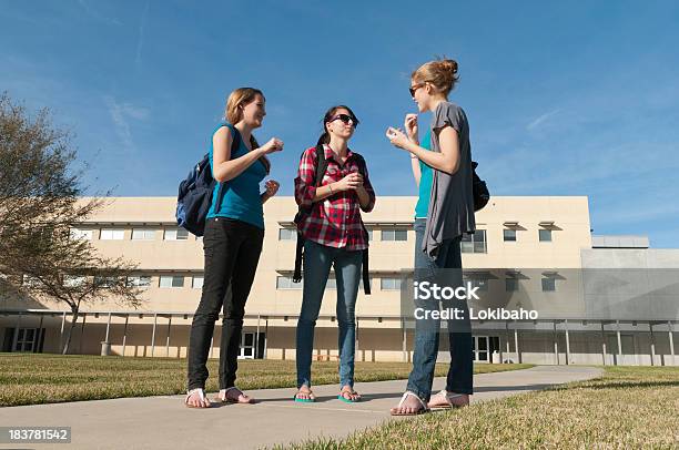 3 つの学校女の子の Asl - アメリカ手話のストックフォトや画像を多数ご用意 - アメリカ手話, 手話, 教育