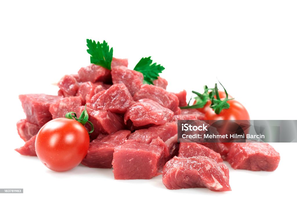 A dadini carne cruda con Pomodoro perino - Foto stock royalty-free di Carne