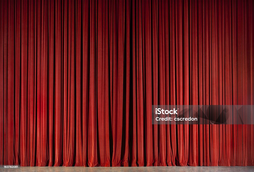 Cortina roja teatro - Foto de stock de Cortina libre de derechos