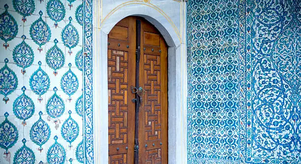 Entrance to one of the many rooms in Topkapi Palace, Harem. Focus is in right side of image.