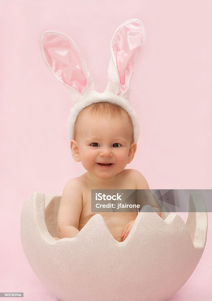 De Cáscara De Huevo De Pascua Bebé En Fondo Rosa Foto de stock y más banco de imágenes de Bebé - Bebé, 6-11 meses, Agrietado - iStock De Cáscara De Huevo De Pascua Bebé En Fondo Rosa Foto de stock y más banco de imágenes de Bebé - Bebé, 6-11 meses, Agrietado - iStock