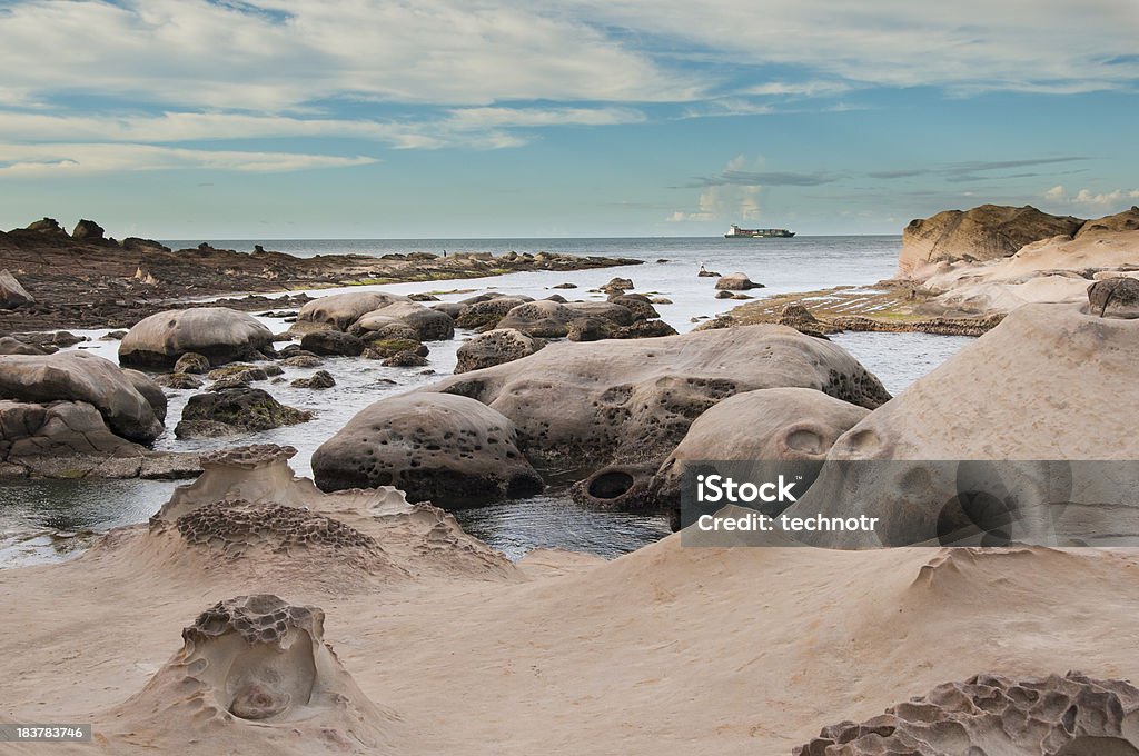 Yeliou Geopark costa - Foto de stock de Acantilado libre de derechos