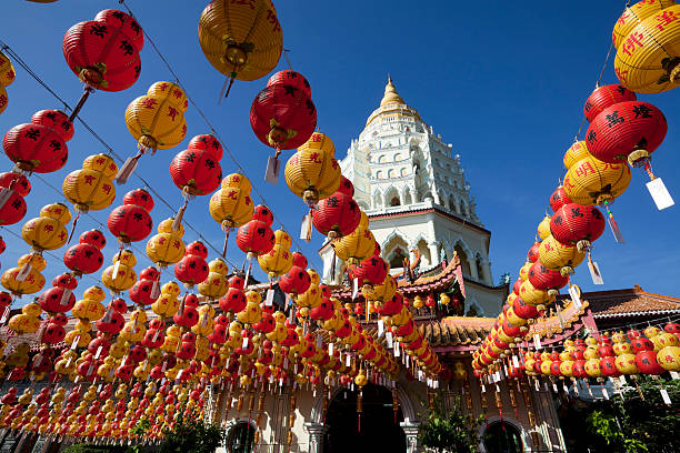 istock Kek lok si Chinese New Year lantern 183783892