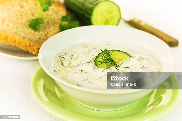 Tzatziki Stockfoto und mehr Bilder von Tzatziki - Tzatziki, Joghurt, Gurke