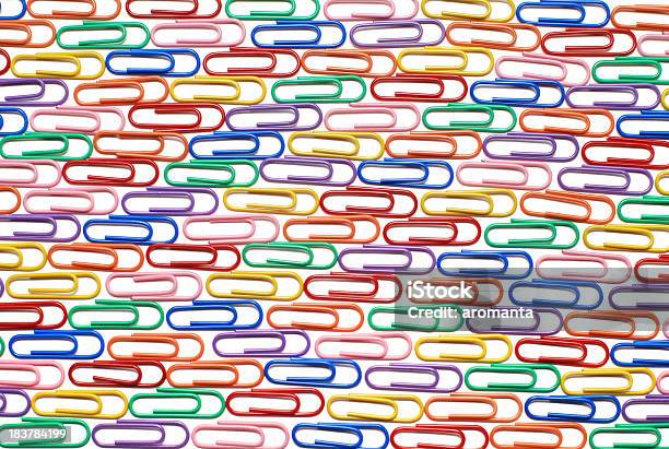 Paperclips Fundo - Fotografias de stock e mais imagens de Clip para Papel - Clip para Papel, Cor Viva, Padrão