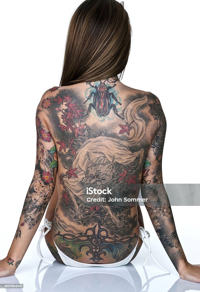 Mulher com tattooed costas - Foto de stock de Corpo humano royalty-free