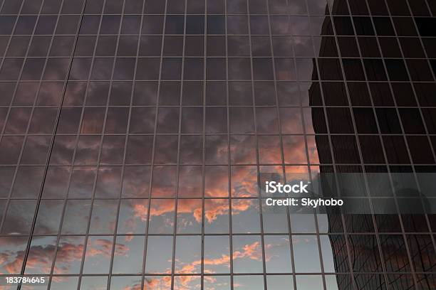 Foto de O Pôr Do Sol Escuro Reflexo e mais fotos de stock de Abstrato - Abstrato, Arquitetura, Cloudscape
