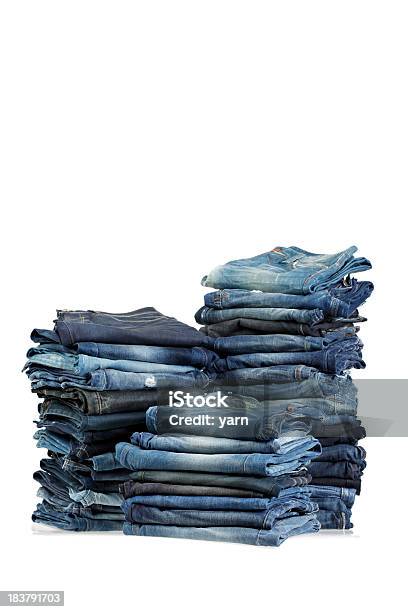 I Jeans - Fotografie stock e altre immagini di Abbigliamento - Abbigliamento, Catasta, Piegato - Condizione