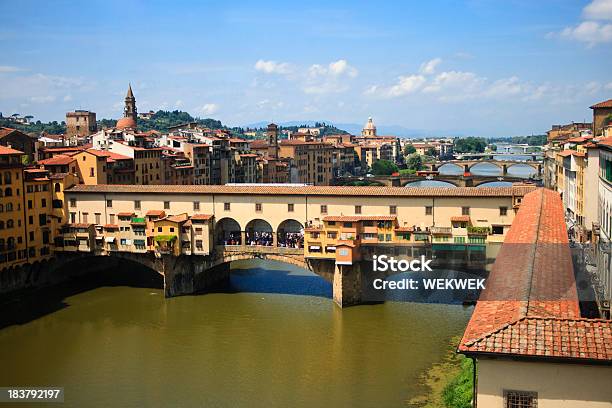 Widok Od Ponte Vecchio I Rzekę Arno - zdjęcia stockowe i więcej obrazów Florencja - Włochy - Florencja - Włochy, Most Złotników, Arno
