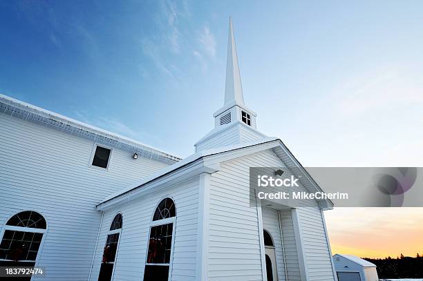 Inverno Vista Della Chiesa - Fotografie stock e altre immagini di Chiesa - Chiesa, Esterno di un edificio, Ambientazione esterna