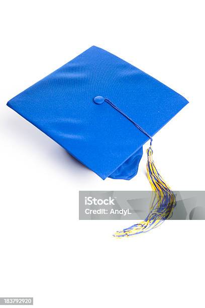 Sombrero De Graduación Foto de stock y más banco de imágenes de Birrete - Birrete, Azul, Graduación