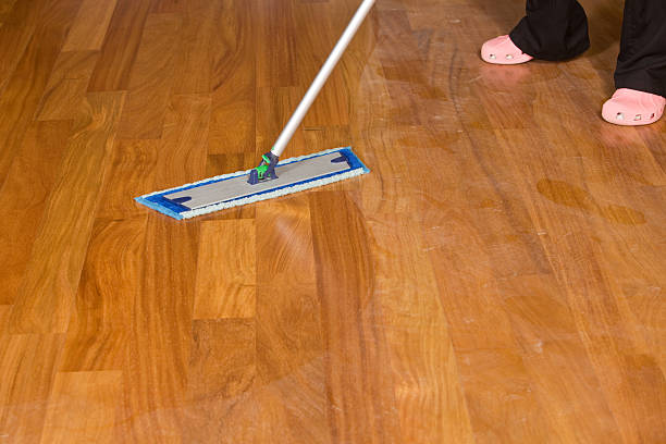 istock Wet Cleaning a Hardwood Floor 183793642