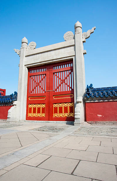 temple of heaven gateway, beijing, pékin, chine - beijing temple of heaven temple door photos et images de collection