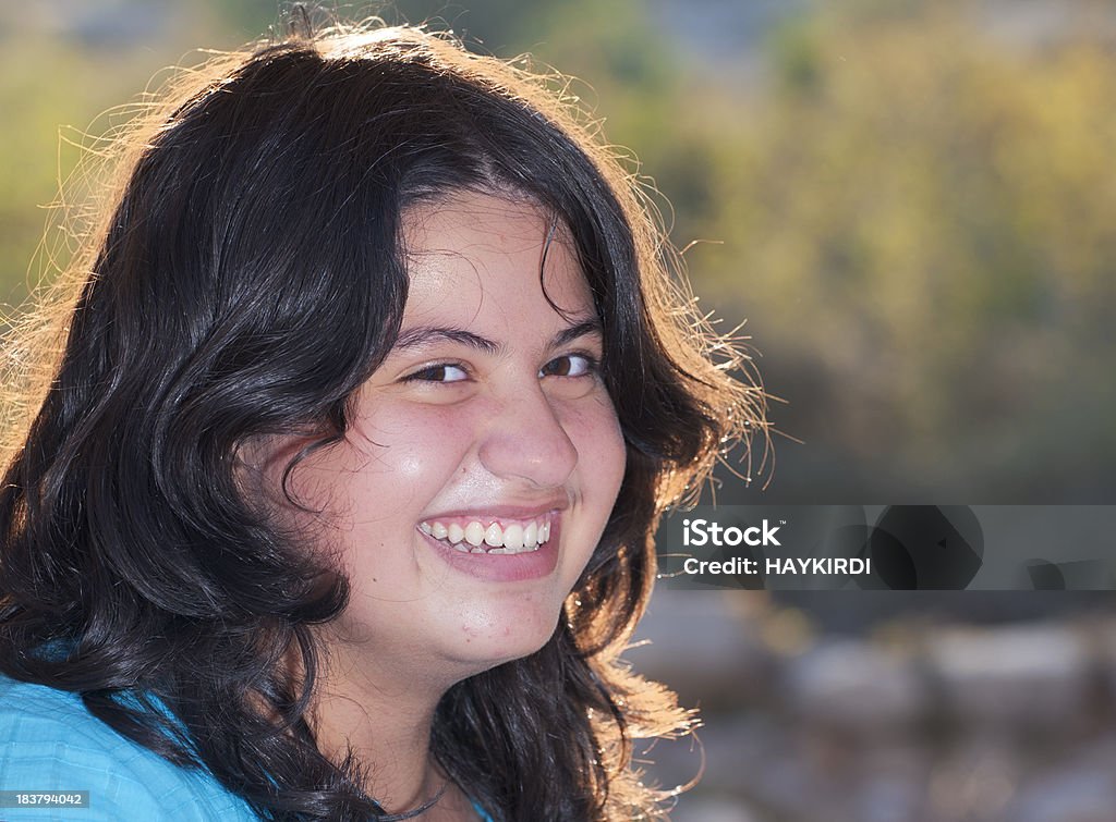 Felice ragazza adolescente - Foto stock royalty-free di Ragazze adolescenti