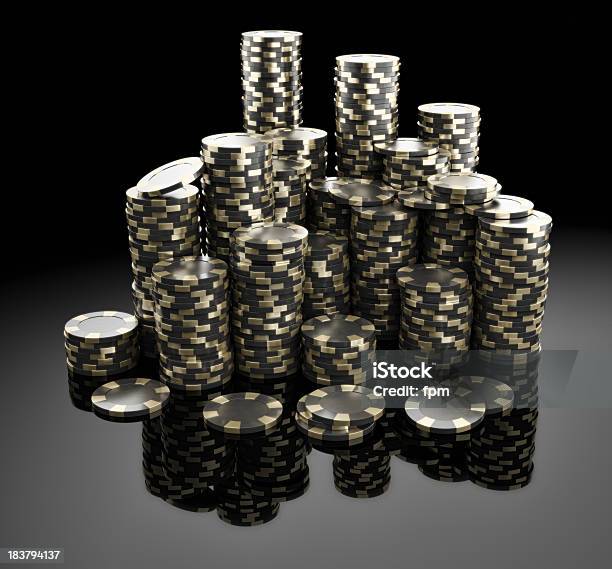Mucchi Di Chip Di Poker Reale - Fotografie stock e altre immagini di Fiche - Fiche, Dorato - Colore descrittivo, Oro - Metallo