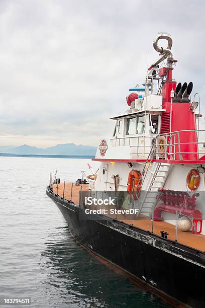 Gasić Pożary Łódka Na Puget Sound - zdjęcia stockowe i więcej obrazów Dzień - Dzień, Dziób - Część statku, Fotografika