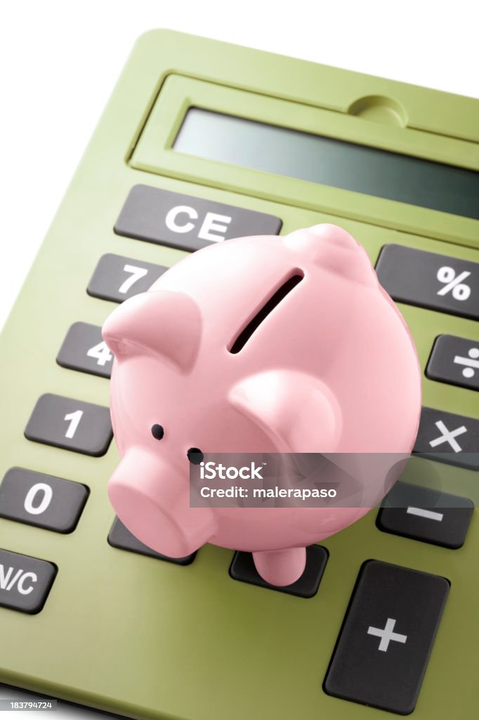 Piggy bank com Calculadora - Foto de stock de Abundância royalty-free