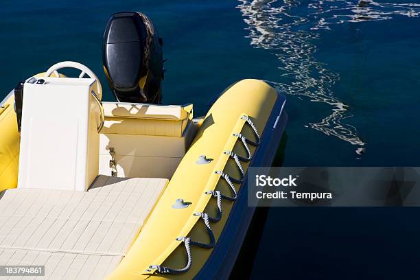 Esterno In Gomma Gonfiabile Barca A Motore - Fotografie stock e altre immagini di Acqua - Acqua, Affondare, Attrezzatura