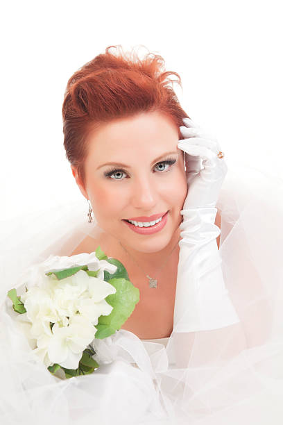�портрет красивая невеста с белыми цветами и вуаль - glove formal glove white wedding стоковые фото и изображения