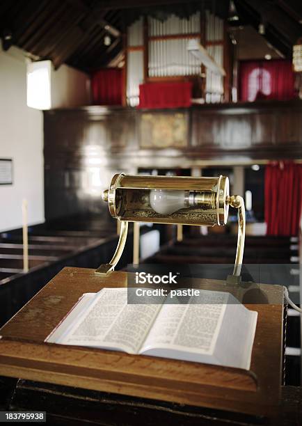 説教壇のバイブル教会 - からっぽのストックフォトや画像を多数ご用意 - からっぽ, カトリック, キリスト教