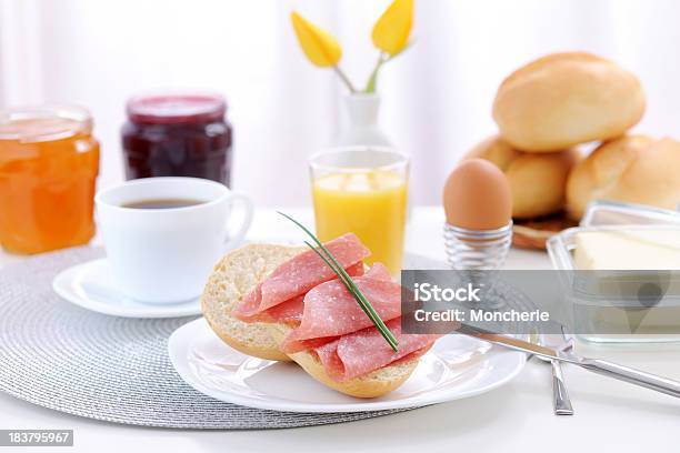 朝食用テーブル - イチゴのストックフォトや画像を多数ご用意 - イチゴ, オレンジジュース, キウィフルーツ