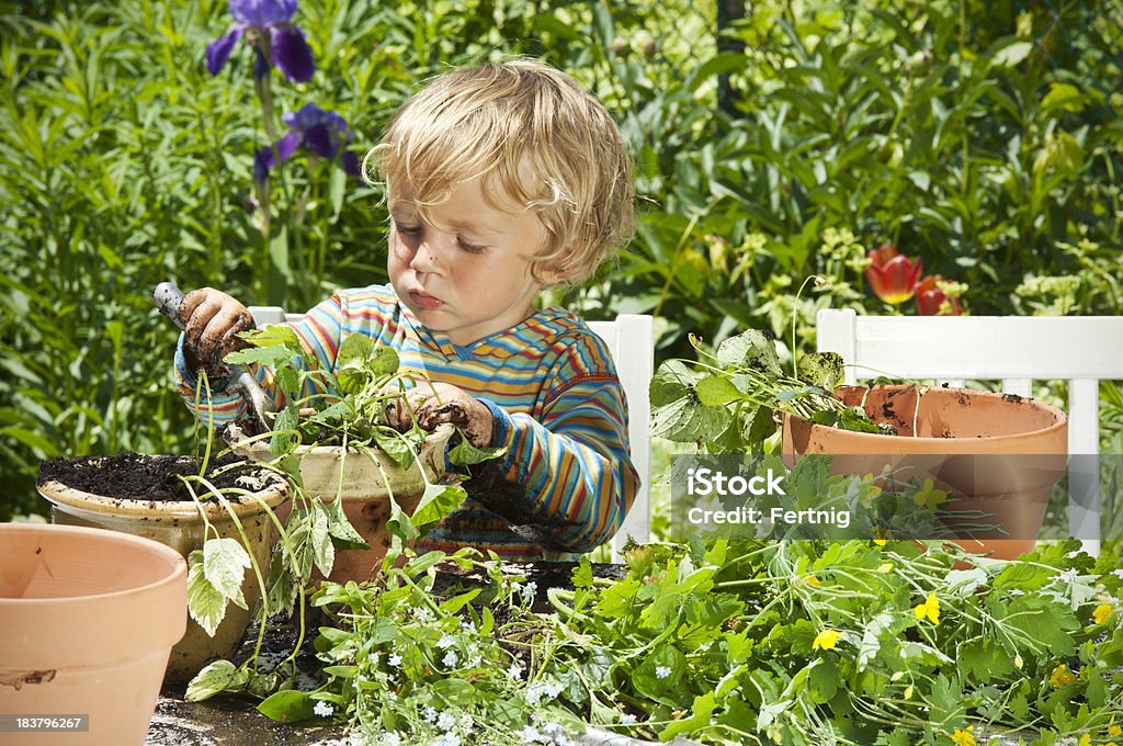 Little gardener - Foto de stock de 2-3 Anos royalty-free