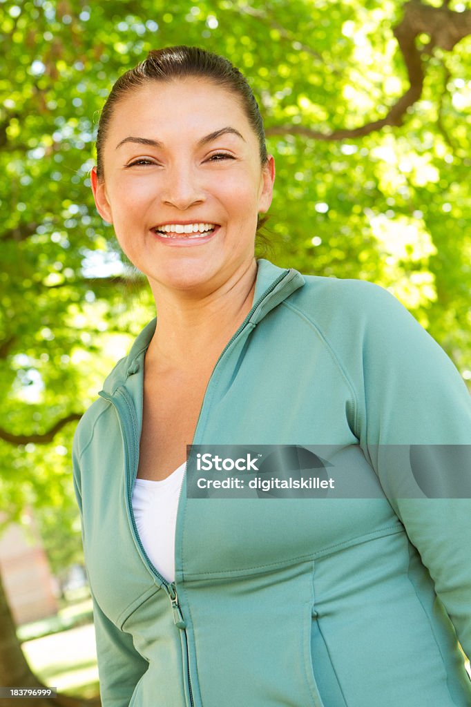 Femme hispanique souriant - Photo de Adulte libre de droits