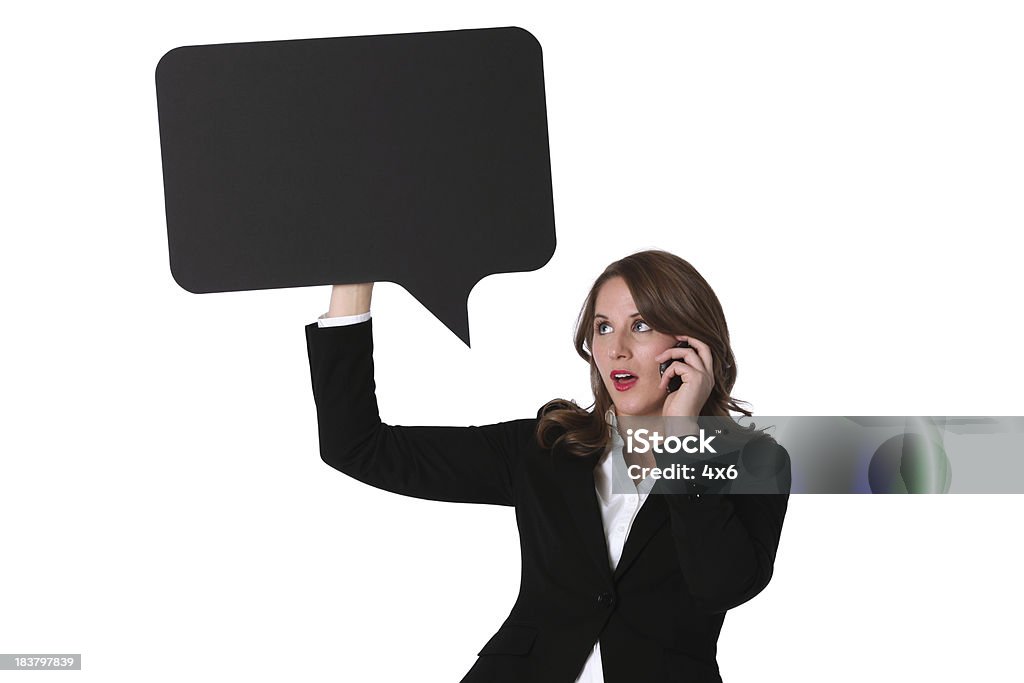 Empresária segurando discurso pensamento e falando no telefone celular - Foto de stock de 20 Anos royalty-free