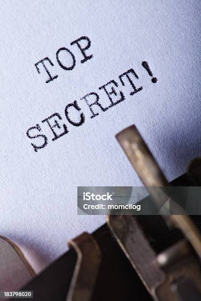 Top Streng Stockfoto und mehr Bilder von Maschinenteil - Ausrüstung und Geräte - Maschinenteil - Ausrüstung und Geräte, Rätsel, Top Secret - englischer Begriff