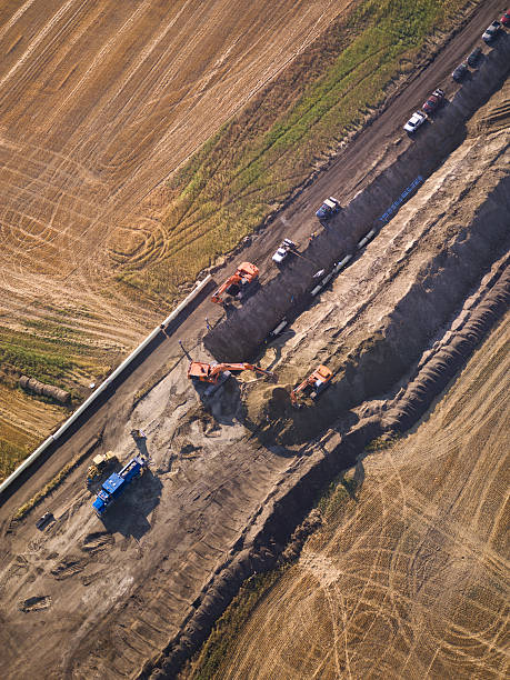 oleoduto foto aérea de construção - land development aerial view planning imagens e fotografias de stock