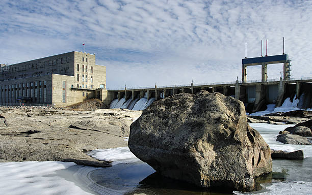 hydroelectric dam - dam hydroelectric power station manitoba canada zdjęcia i obrazy z banku zdjęć