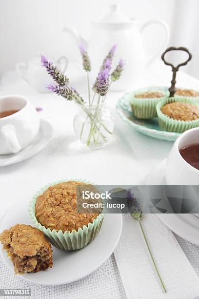 Farinha De Aveia Muffins Com Lápis E Serviço De Chá Verde - Fotografias de stock e mais imagens de Assado no Forno