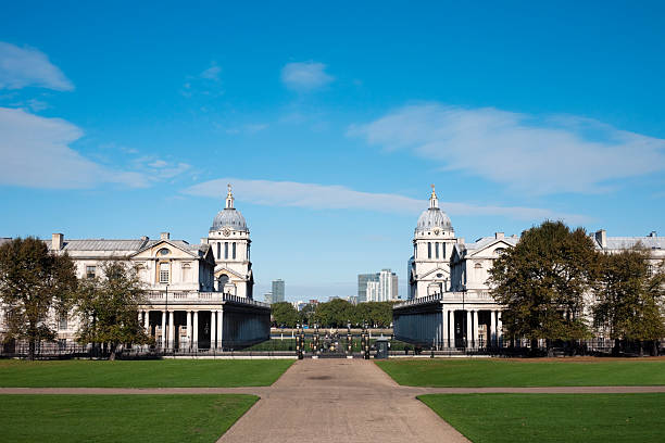 istock Canary Wharf and Old Royal Naval College 183798583