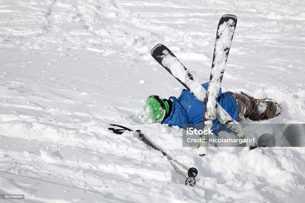 Sci incidente - Foto stock royalty-free di Sci - Sci e snowboard