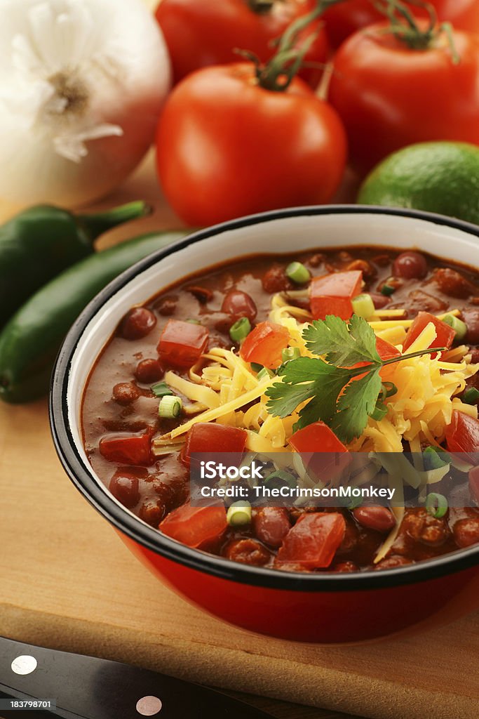 Piatto di peperoncino con ingredienti locali - Foto stock royalty-free di Alimentazione sana