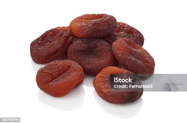 Photo libre de droit de Abricots Séchée Sur Le Blanc Backgroundnatural Fruits Frais banque d'images et plus d'images libres de droit de Abricot