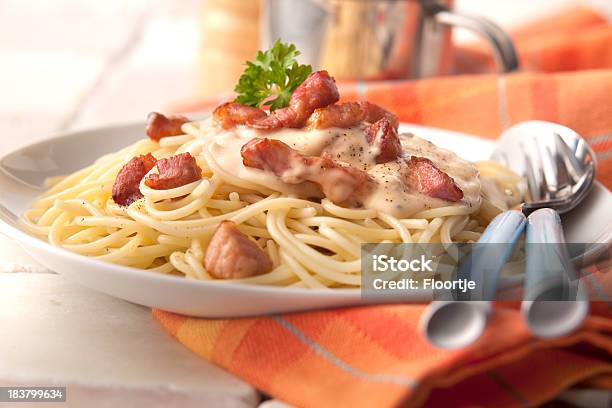 Włoski Zdjęcia Spaghetti Carbonara - zdjęcia stockowe i więcej obrazów Bekon - Bekon, Bez ludzi, Fotografika