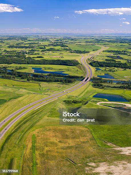 Photo libre de droit de Rural Autoroute Highway banque d'images et plus d'images libres de droit de Plaine - Zone herbeuse - Plaine - Zone herbeuse, Canada, Vue aérienne