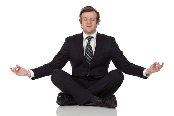 사업가 명상하기 - men yoga meditating cross legged 뉴스 사진 이미지