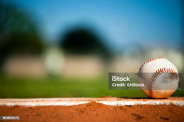 Youth League Baseball Im Hinterland Mound Nahaufnahme Stockfoto und mehr Bilder von Baseball-Spielball