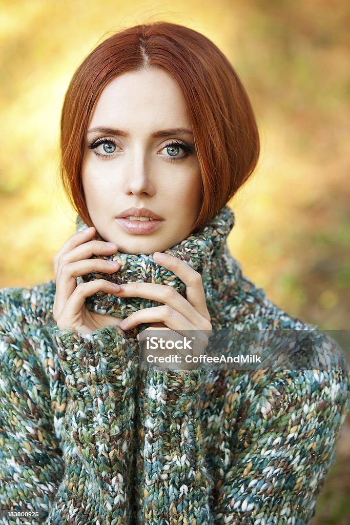 Hermosa mujer en ropa de invierno - Foto de stock de Aire libre libre de derechos