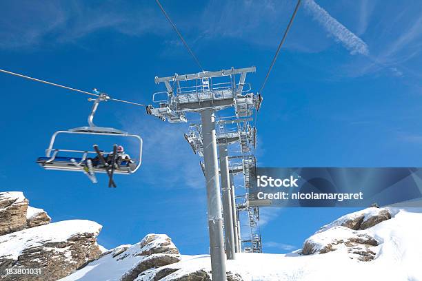 Elevador Para Cadeira Em Um Resort De Esqui - Fotografias de stock e mais imagens de Vale de Isère - Vale de Isère, Esqui - Equipamento Desportivo, Esqui - Esqui e snowboard