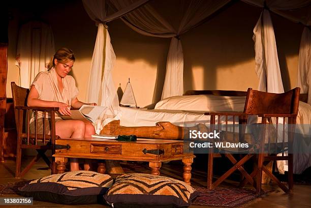 Girl In サファリのベッドルーム - サファリロッジのストックフォトや画像を多数ご用意 - サファリロッジ, 人物, アフリカ