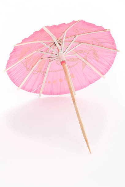 ombrelle de cocktail - drink umbrella umbrella pink paper photos et images de collection